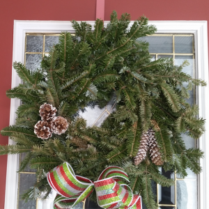 10″ Decorated Christmas Wreath – Fresh & Festive
