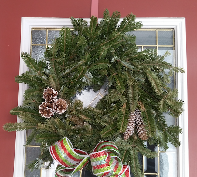 10″ Decorated Christmas Wreath – Fresh & Festive